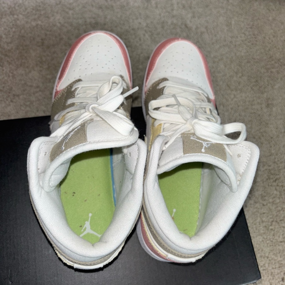 Jordan 1 Mid SE Flowerchid Pastel /Vivid Green/Blanc 6.5 Youth - Picture 5 of 9